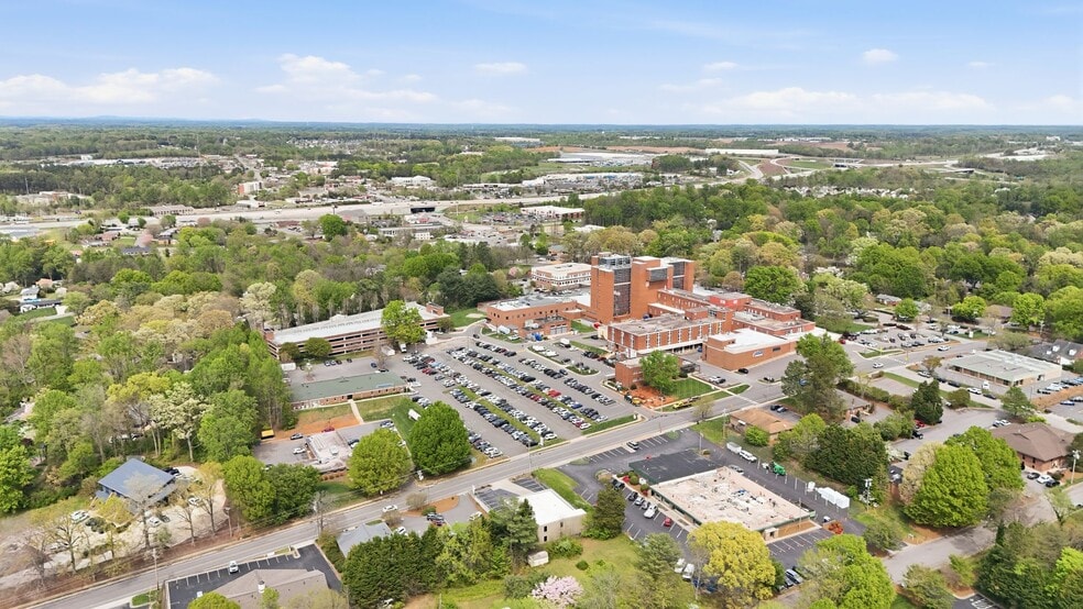 More Photos Of 744 Hartness Rd, Statesville Medical For Sale