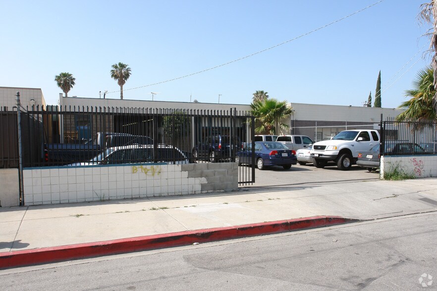 More Photos Of 16134 Leadwell St, Van Nuys Warehouse For Lease