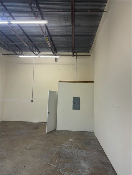 More Photos Of 10026 Spanish Isle Blvd, Boca Raton Warehouse For Lease