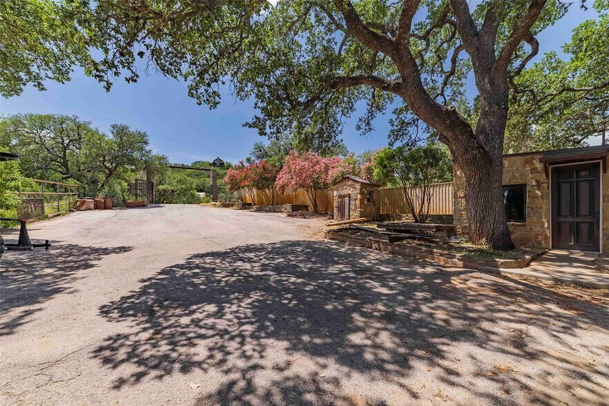 More Photos Of 325 Eagle Rest Ln, Burnet Marina For Sale