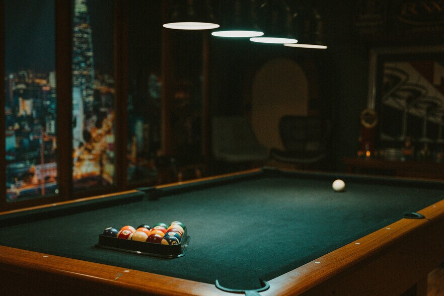 More Photos Of 18 Rue Saint-Thomas, Sainte-anne-de-bellevue Storefront Retail Office For Sale