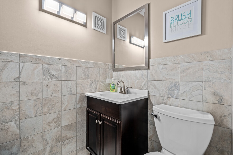 More Photos Of 4546 Hylan Blvd, Staten Island Medical For Sale