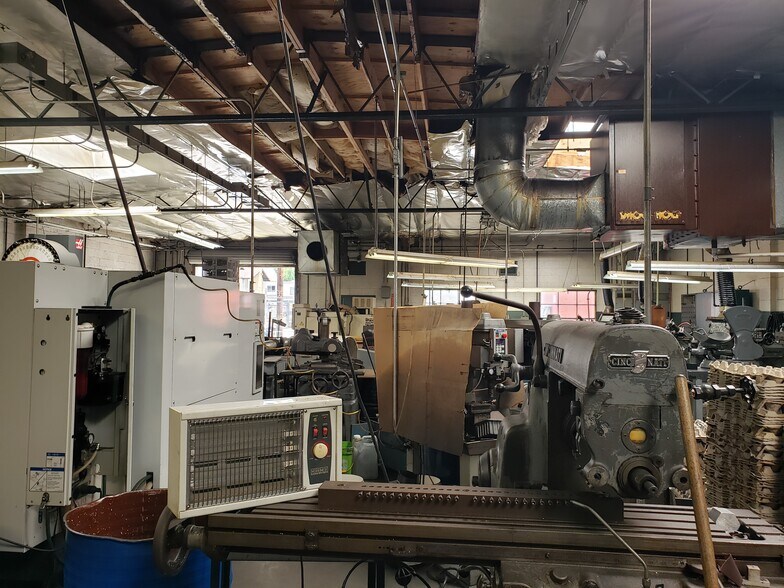 More Photos Of 1947 1st St, San Fernando Manufacturing For Sale