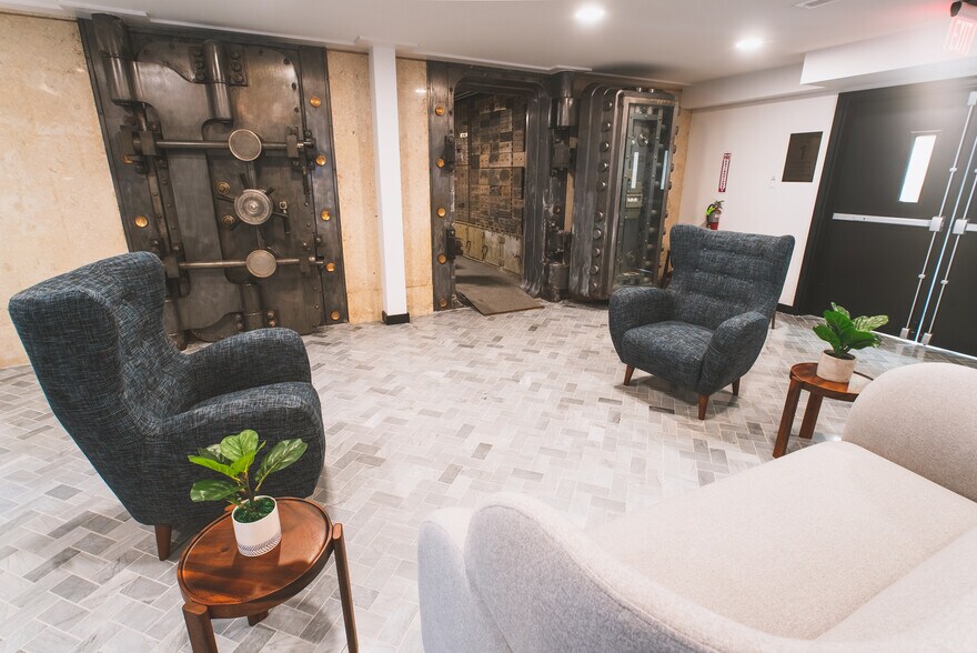 More Photos Of 6128 Ridge Ave, Philadelphia Office For Sale