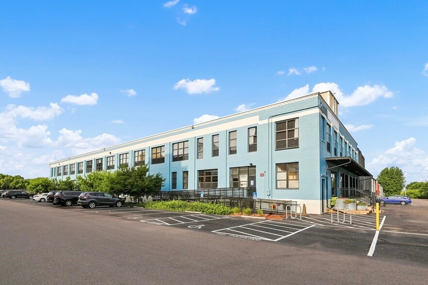 More Photos Of 2300-2310 Kennedy St NE, Minneapolis Light Distribution For Lease