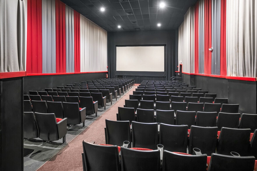 More Photos Of 23-25 W Westfield Ave, Roselle Park Storefront Retail Office For Lease