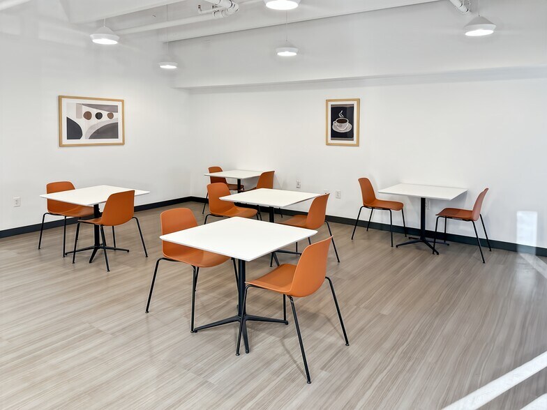 More Photos Of 300 W Clarendon Ave, Phoenix Coworking Space