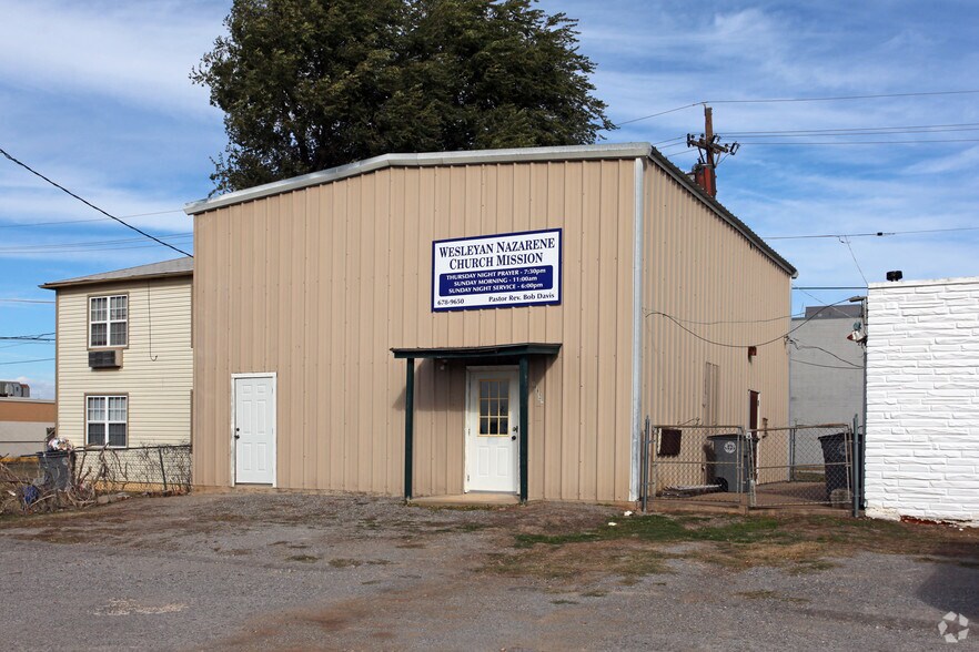 More Photos Of 109 SW 11th St, Lawton Light Distribution For Sale