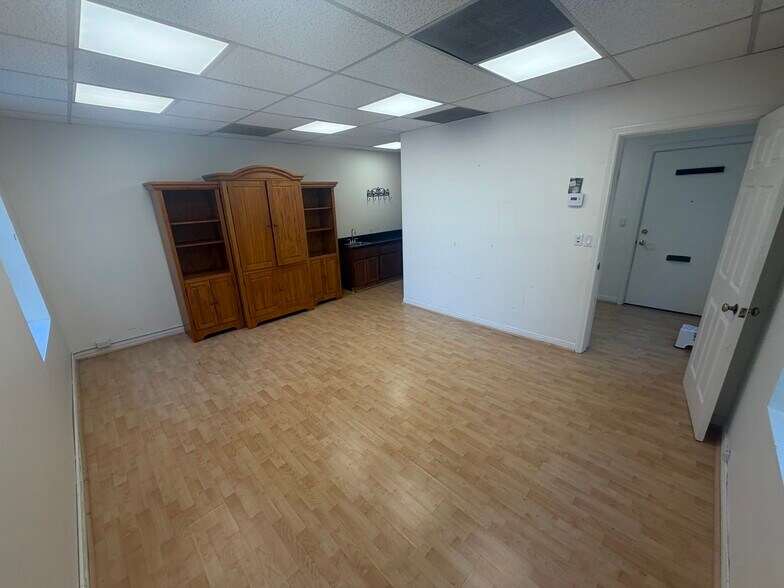 More Photos Of 337 S Beverly Dr, Beverly Hills Office For Lease