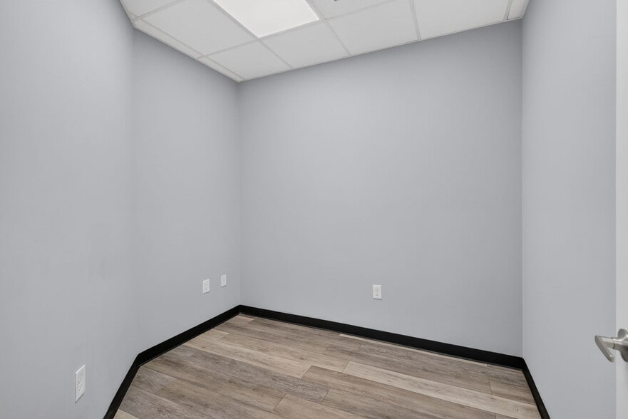 More Photos Of 8080 Pasadena Blvd, Pembroke Pines Office For Lease