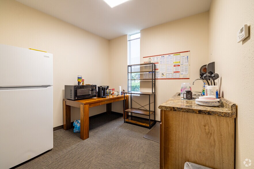 More Photos Of 4802 Texas Blvd, Texarkana Office For Sale