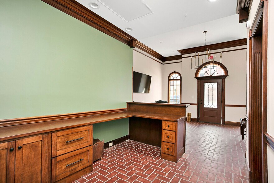 More Photos Of 103 W Main St, Lebanon Office Residential For Lease