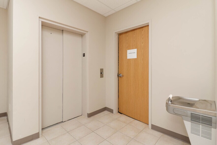 More Photos Of 407 Detroit Ave, Bloomington Office For Sale
