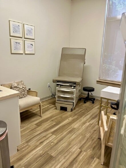 More Photos Of 7465 Poplar Ave, Germantown Medical For Lease
