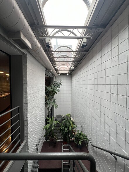 More Photos Of 114 E Eighth St, Cincinnati Loft Creative Space For Lease