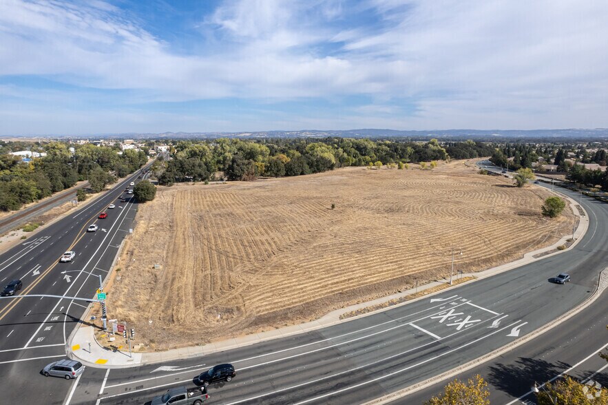 More Photos Of Ferrari Ranch Rd & Lincoln Blvd, Lincoln Storefront Retail Office For Lease