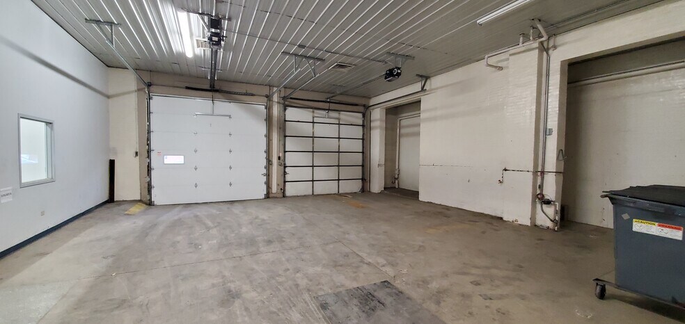 More Photos Of 5830 N Northwest Hwy, Chicago Auto Repair For Sale