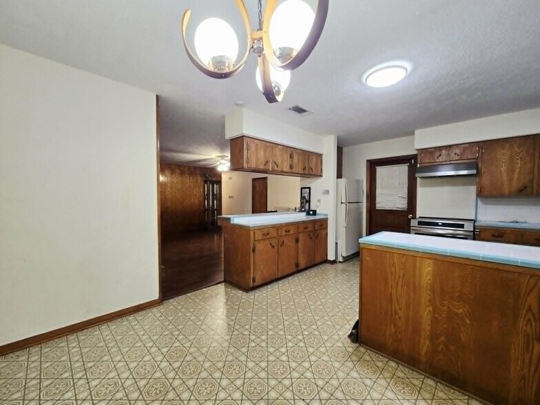 More Photos Of 5930 Killough St, Houston Office For Sale