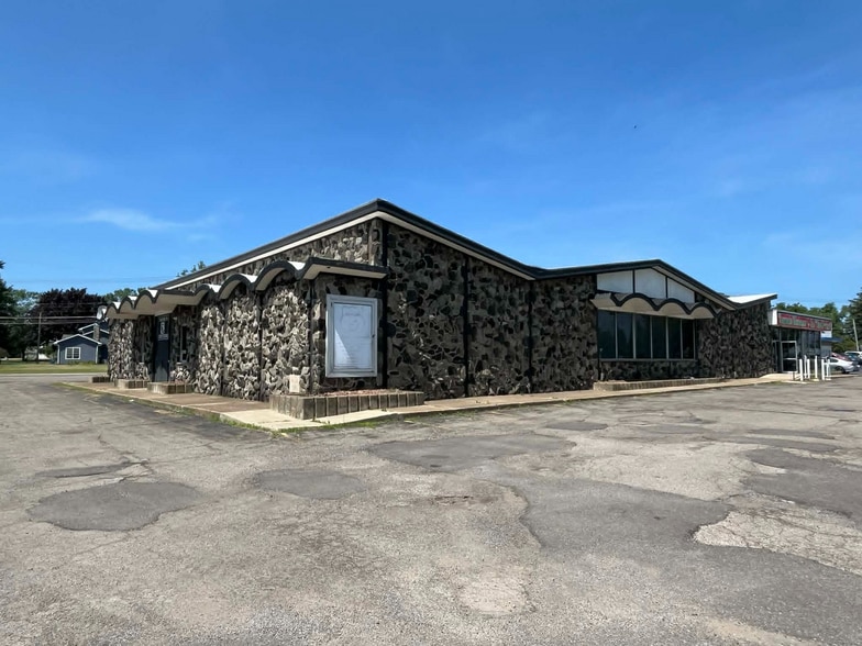 Primary Photo Of 296 Lake Shore Dr, Dunkirk Restaurant For Sale