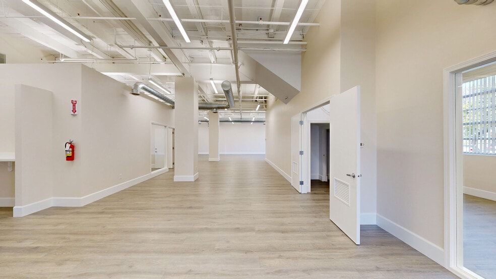 More Photos Of 1311-1425 63rd St, Emeryville Distribution For Lease