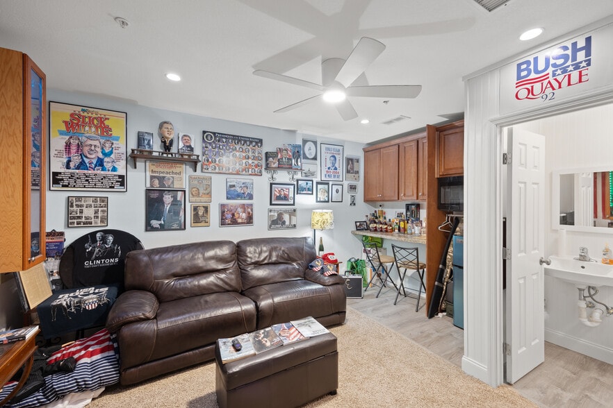 More Photos Of 1090 Knight's Trail Rd, North Venice Light Distribution For Sale