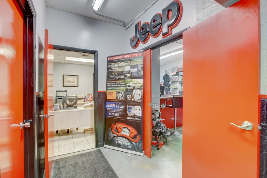 More Photos Of 530 S Dixie Hwy W, Pompano Beach Auto Repair For Sale