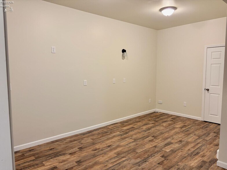 More Photos Of 110 Railroad St, Clyde Restaurant For Sale