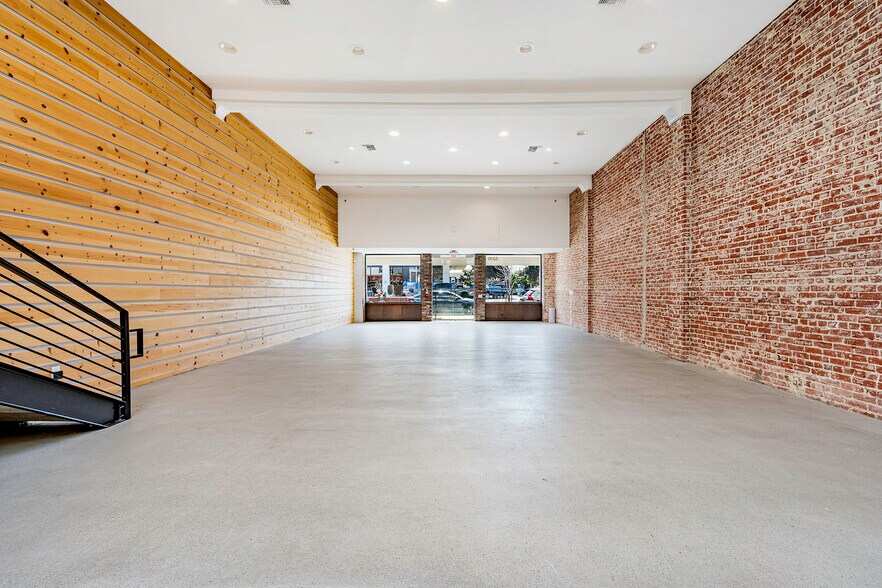 More Photos Of 5207-5211 E 2nd St, Long Beach Storefront For Lease