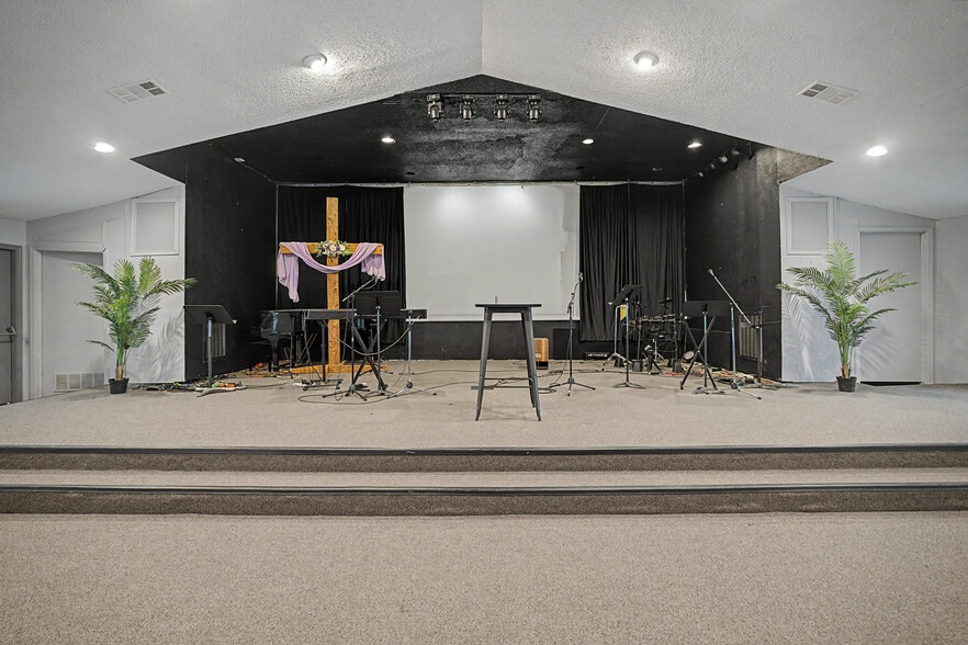 More Photos Of 2111 Skyline Dr, Mesquite Religious Facility For Sale