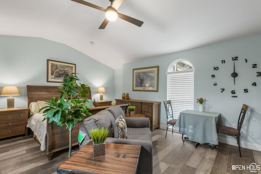 More Photos Of 405 W Gilbert St, Henrietta Hospitality For Sale