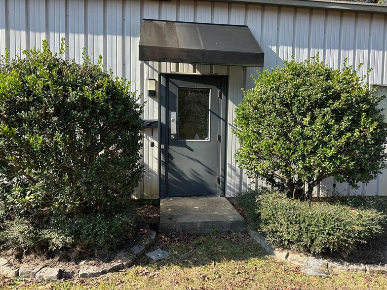 More Photos Of 2970 Smith Rd, Fortson Office For Lease