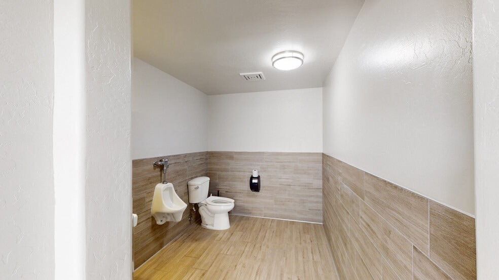 More Photos Of 955 W Chandler Blvd, Chandler Medical For Lease