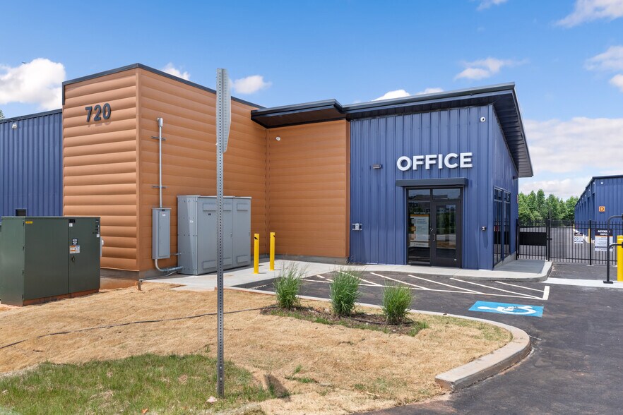 More Photos Of 720 Antioch Dr, Greenville Specialty For Lease
