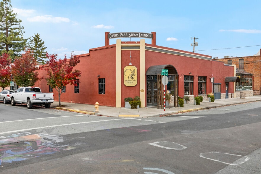 More Photos Of 234 SW 5th St, Grants Pass Restaurant For Sale