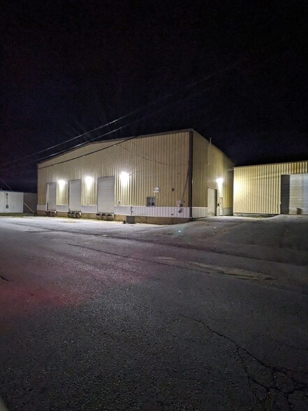 More Photos Of 4 Copper Dr, Wilmington Warehouse For Lease