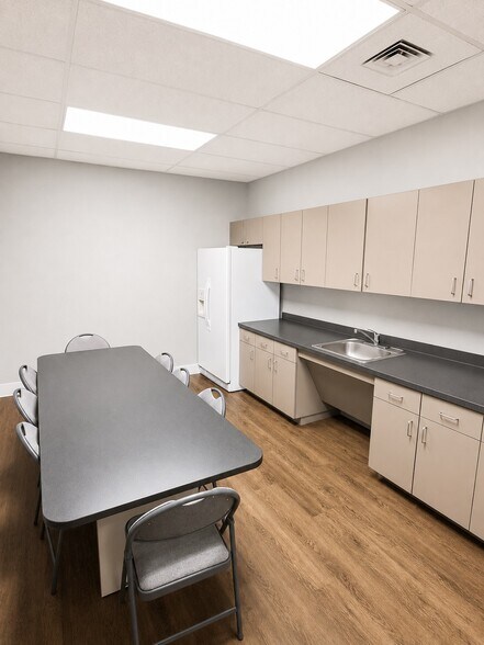More Photos Of 6211 Edgewater Dr, Orlando Flex For Lease