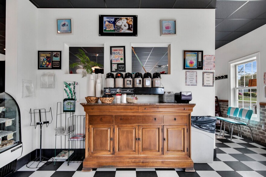 More Photos Of 787 Main St S, Woodbury Storefront Retail Office For Sale