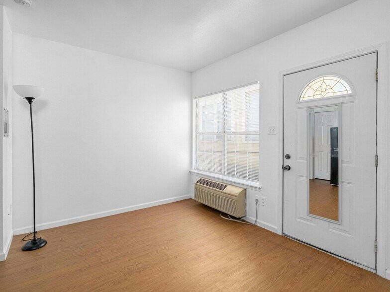 More Photos Of 2802 Whitis Ave, Austin Apartments For Sale