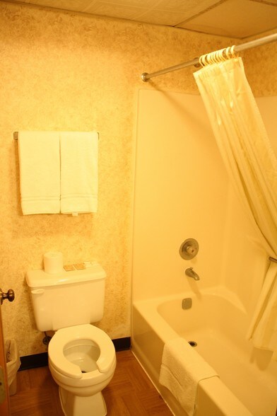More Photos Of 1109 2nd Ave, Sheldon Hotel For Sale