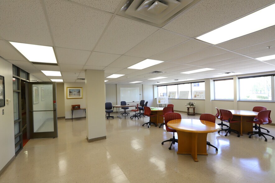 More Photos Of 184 Salem Ave, Dayton Office Residential For Lease