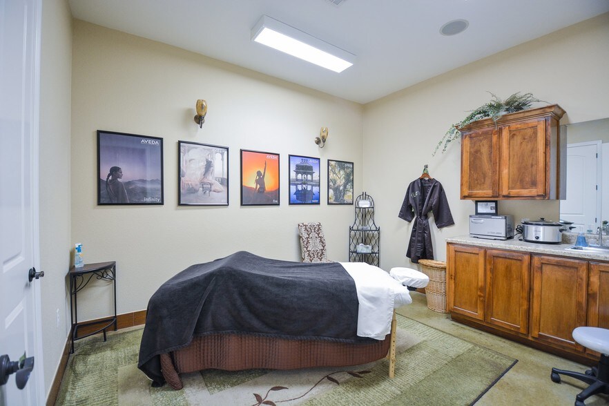 More Photos Of 2320 Airport Rd, Temple Storefront Retail Office For Lease