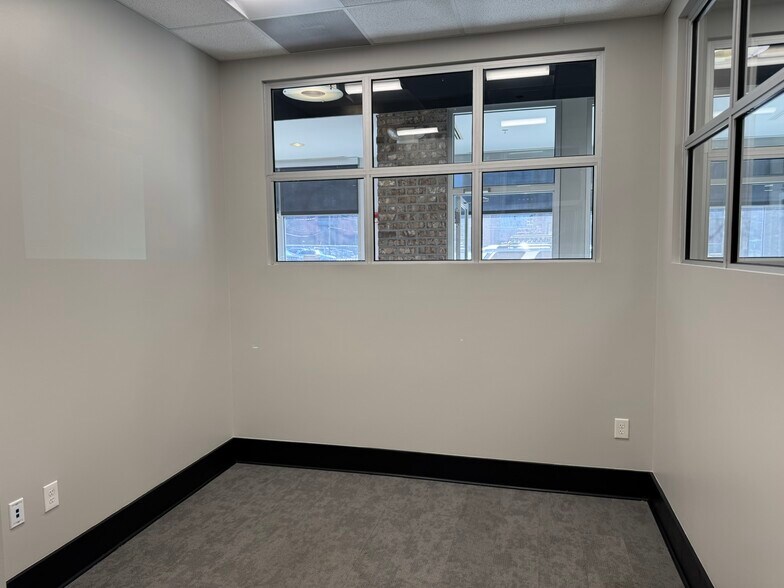 More Photos Of 115 E Park Ave, Charlotte Office Residential For Lease