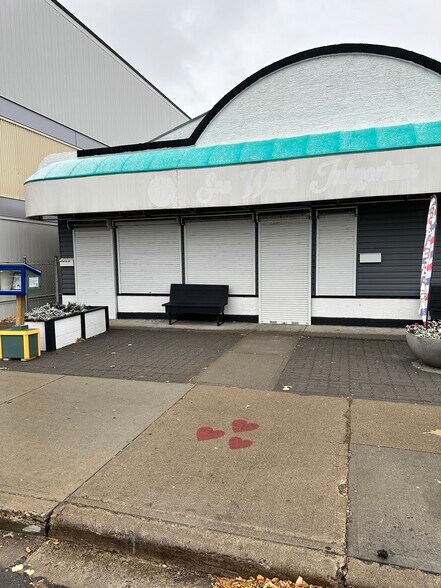 More Photos Of 6507-6511 Bowness Rd NW, Calgary Storefront For Lease