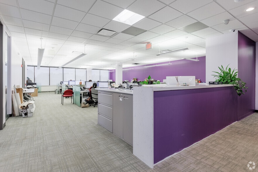 More Photos Of 1050 Wall St W, Lyndhurst Office For Lease