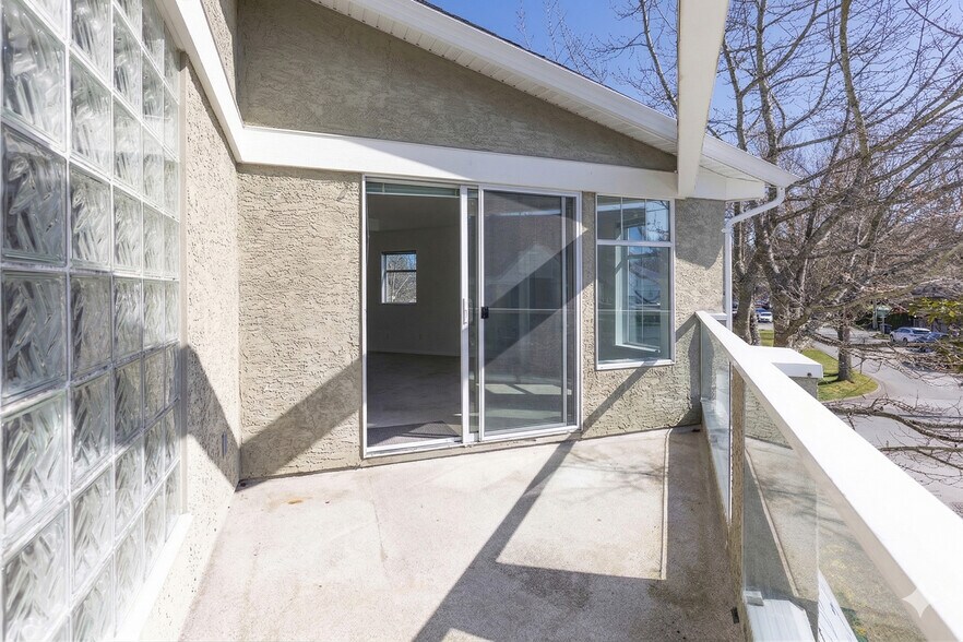 More Photos Of 12185 Beecher St, Surrey Storefront For Sale