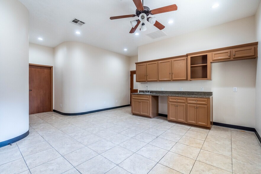 More Photos Of 3208 Broadway St, Houston Medical For Lease