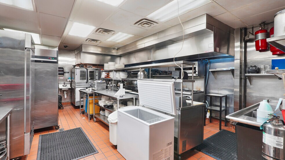 More Photos Of 516 Westheimer Rd, Houston Restaurant For Lease