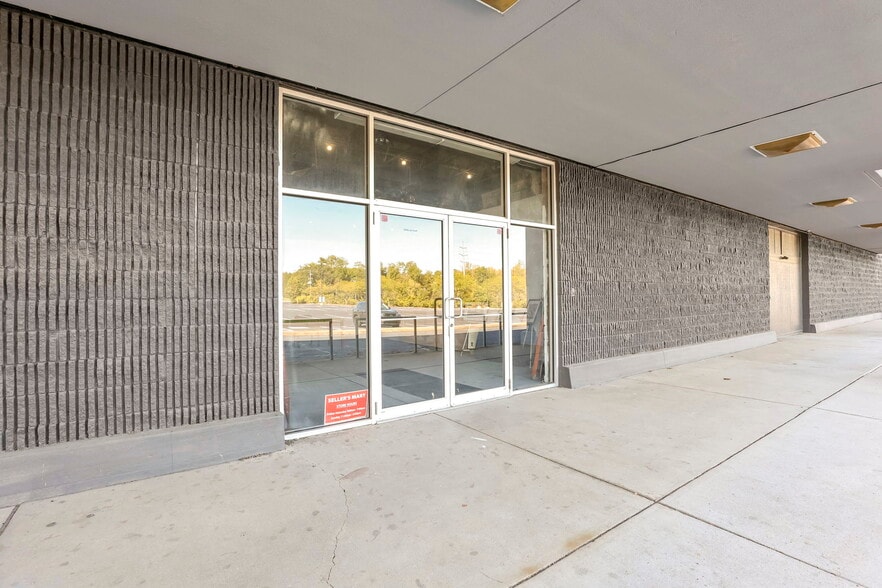 More Photos Of 4001 Refugee Rd, Columbus Warehouse For Sale