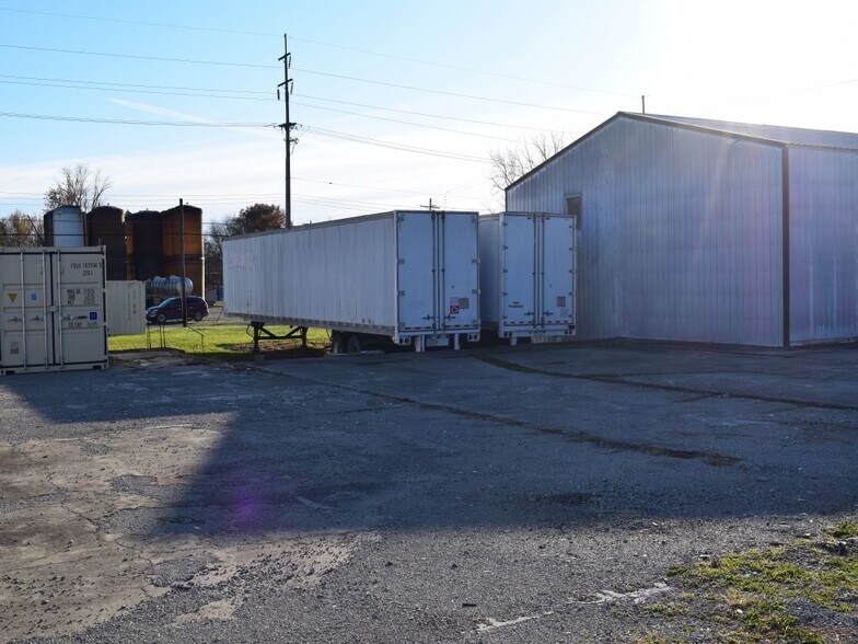 More Photos Of 600 S Camp Ave, Olney Warehouse For Sale