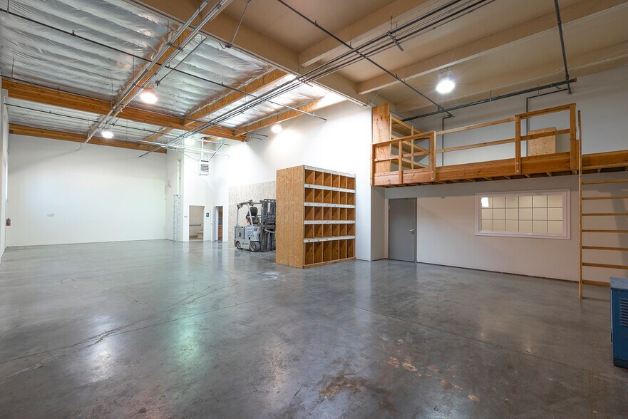 More Photos Of 7975 Cameron Dr, Windsor Warehouse For Sale